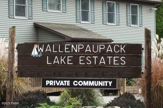 75 Beaver Lake Dr, Lake Ariel, PA 18436