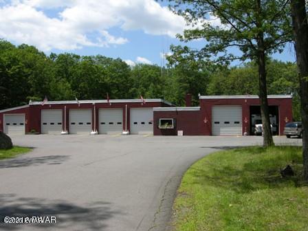 344 Canoebrook Dr, Lords Valley, PA 18428 - view of garage