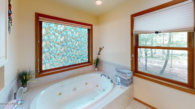 344 Canoebrook Dr, Lords Valley, PA 18428 - bathroom featuring a jetted tub