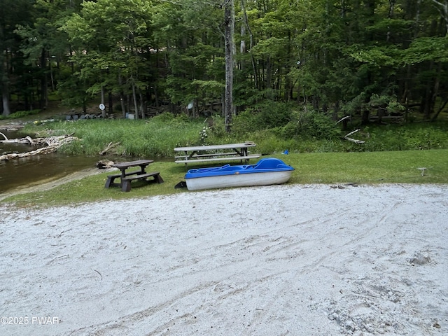 112 N Maple Ln, Greentown, PA 18426 - surrounding community with a view of trees