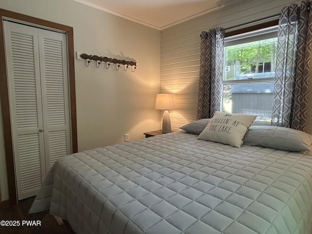 112 N Maple Ln, Greentown, PA 18426 - bedroom featuring crown molding and a closet