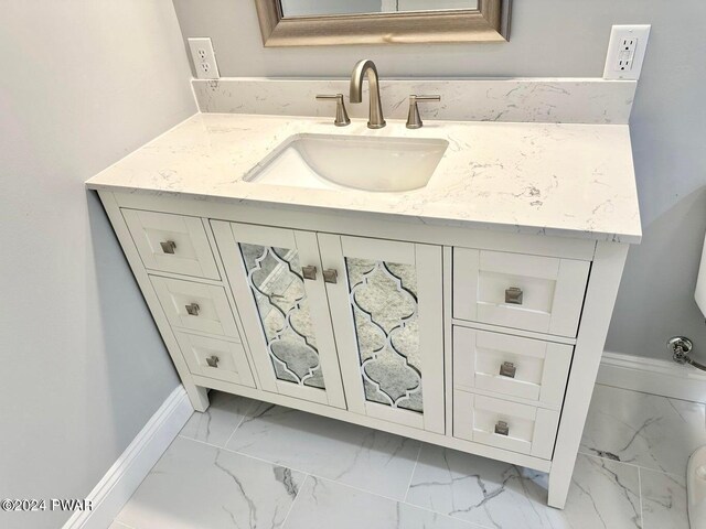 bathroom featuring a tile shower