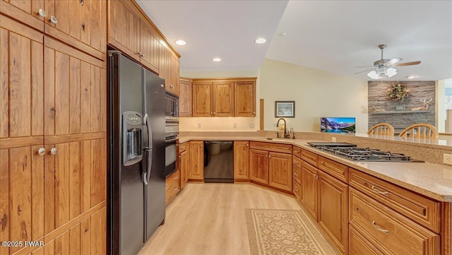 11 Coyote Rdg, Hawley, PA 18428 - kitchen with black appliances, a peninsula, light wood-style floors, ceiling fan, and recessed lighting