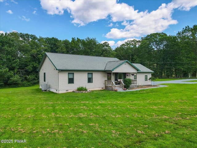 11 Coyote Rdg, Hawley, PA 18428 - view of front of home with crawl space and a front yard