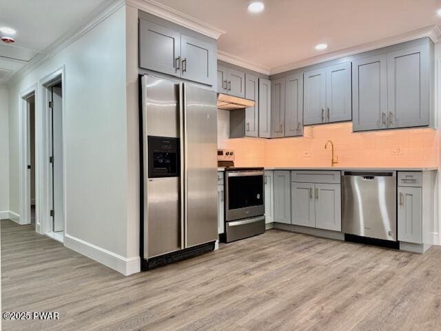 404 Forest Dr, Lords Valley, PA 18428 - kitchen featuring appliances with stainless steel finishes, crown molding, under cabinet range hood, gray cabinets, and light wood finished floors