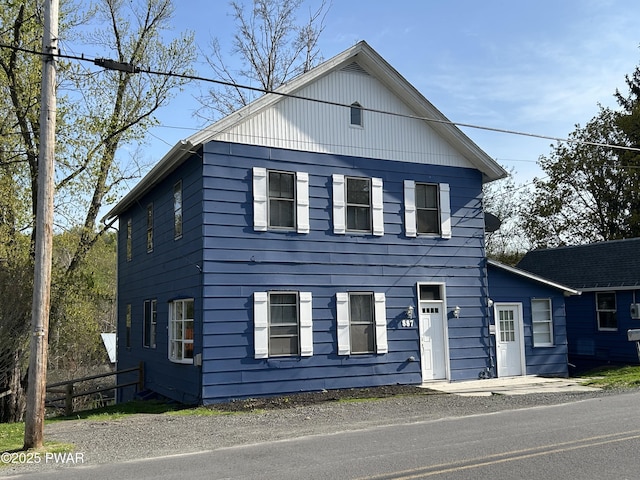 887 Maple Ave, Honesdale, PA 18431 - view of front of property featuring fence