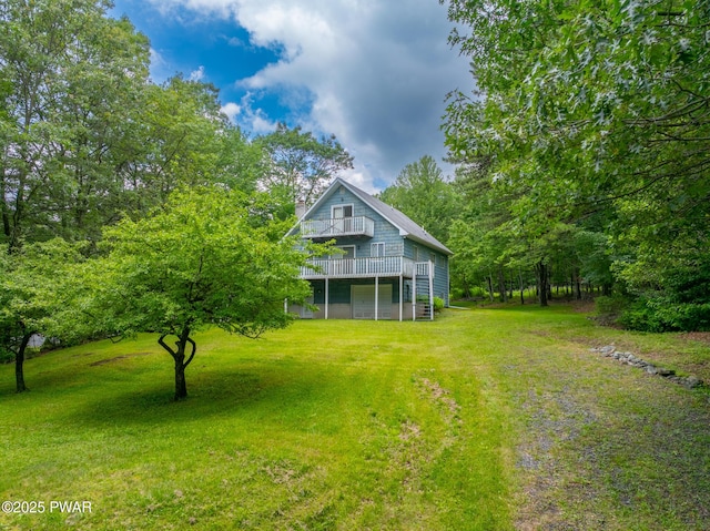 511 Overlook Ter, Stroudsburg, PA 18360 - view of grassy yard featuring a wooden deck