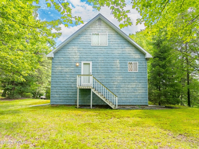 511 Overlook Ter, Stroudsburg, PA 18360 - back of house with a lawn