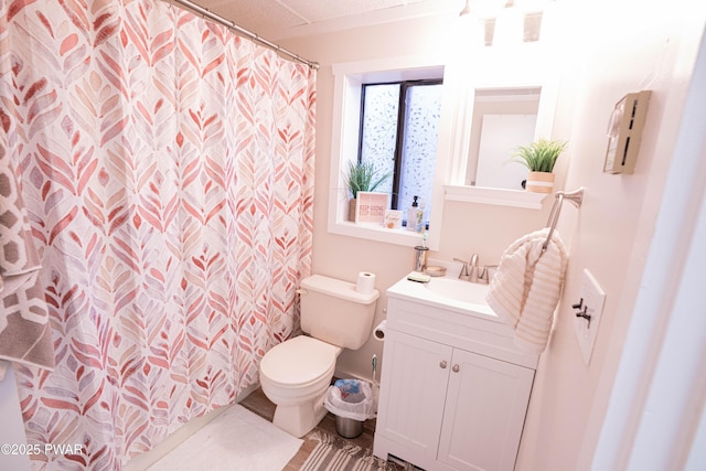 bathroom with a shower with curtain, vanity, and toilet