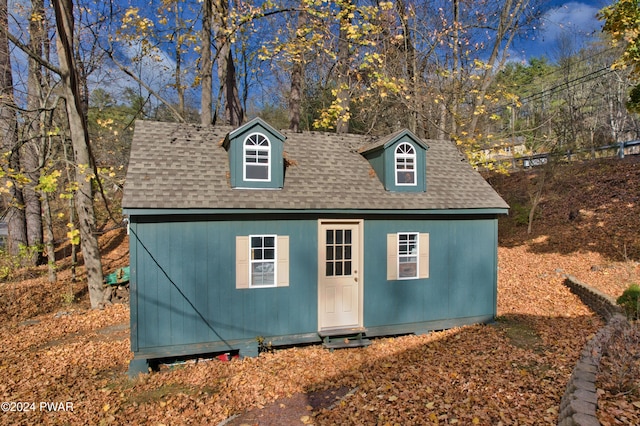 view of outdoor structure