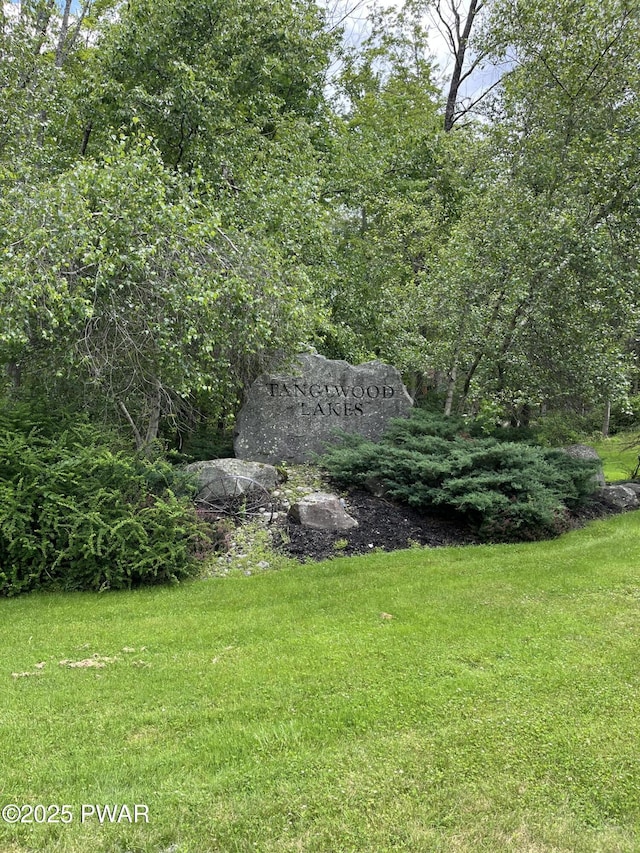 Grasshopper Ln, Greentown, PA 18426