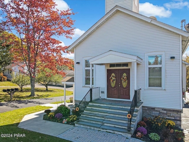 view of front of property