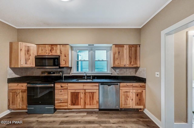 kitchen featuring backsplash, stainless steel appliances, ornamental molding, and sink