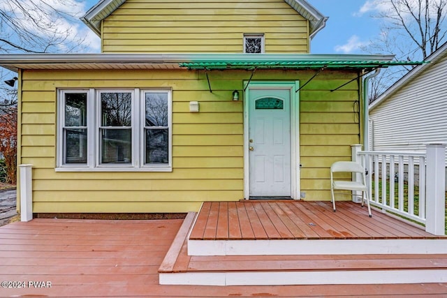 property entrance with a wooden deck