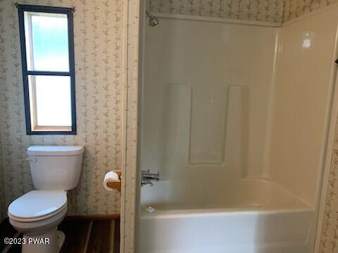 118 Middle Rd, Greentown, PA 18426