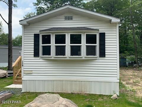 118 Middle Rd, Greentown, PA 18426