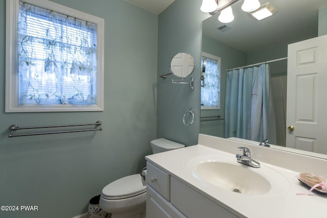 bathroom with a shower with curtain, vanity, and toilet