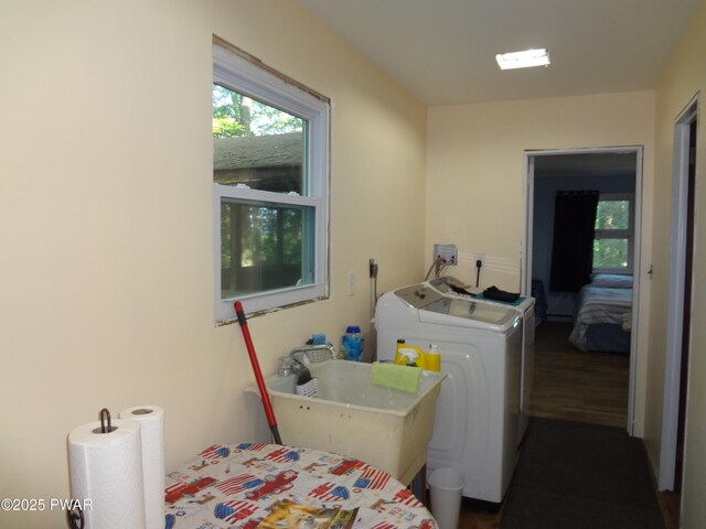 115 Eastwood Dr, Greentown, PA 18426 - washroom with washing machine and dryer and dark wood finished floors