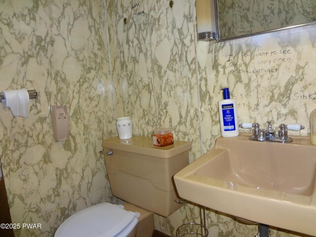 115 Eastwood Dr, Greentown, PA 18426 - half bathroom featuring a sink and toilet