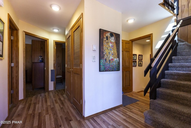 13 Huron Ct, Lake Ariel, PA 18436 - hall with dark wood-type flooring and stairway