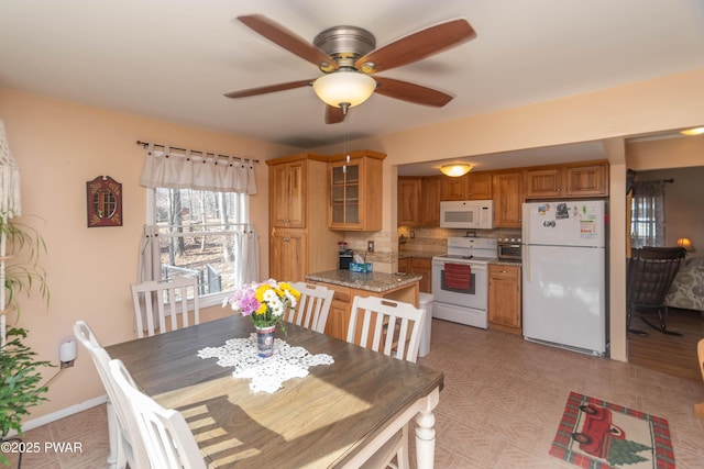 dining room featuring ceiling fan