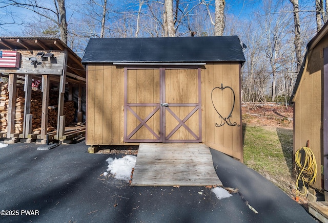 view of outbuilding