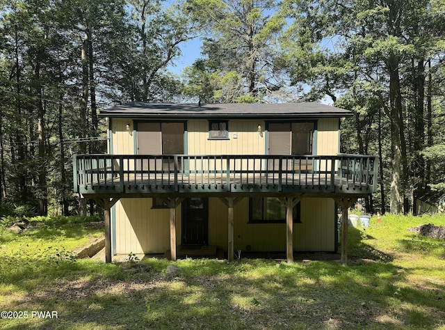 219 Woodpecker Ct, Bushkill, PA 18324 - back of house featuring a wooden deck and a lawn