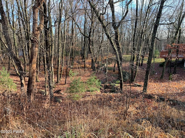 121 Hillside Dr, Hawley, PA 18428