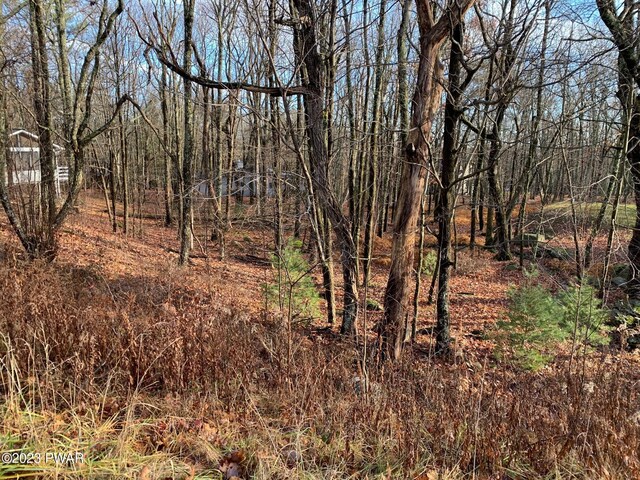 121 Hillside Dr, Hawley, PA 18428