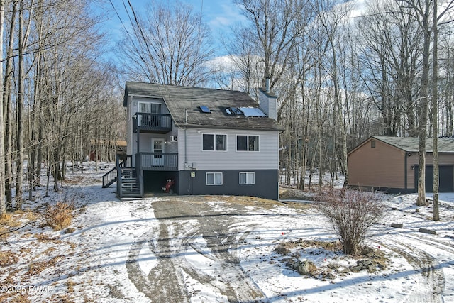 view of front of property with a balcony