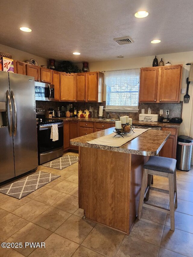 814 Clearview Dr, Long Pond, PA 18334 - kitchen with appliances with stainless steel finishes, a center island, backsplash, and visible vents