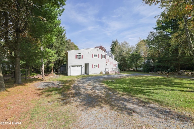 view of front of property featuring a front yard and a garage