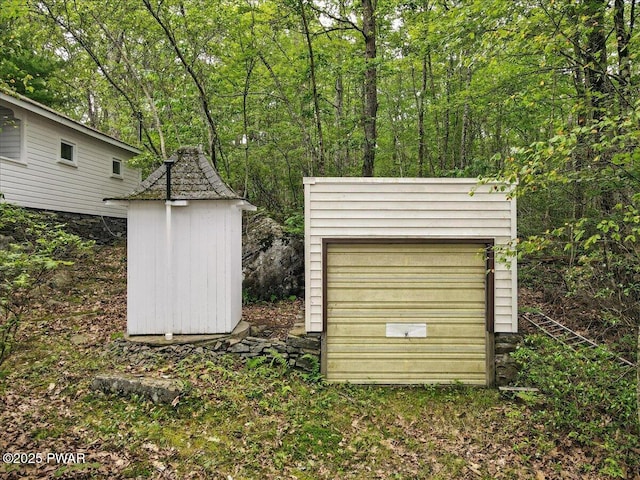 193 Old Rte 402, Dingmans Ferry, PA 18328 - view of yard with an outdoor structure