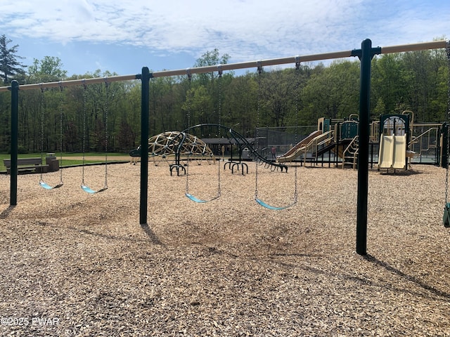 504 St Ives Ct, Bushkill, PA 18324 - view of community play area