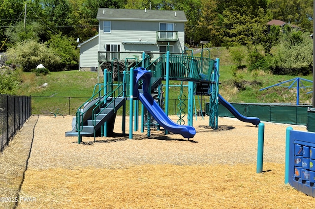 504 St Ives Ct, Bushkill, PA 18324 - view of community playground