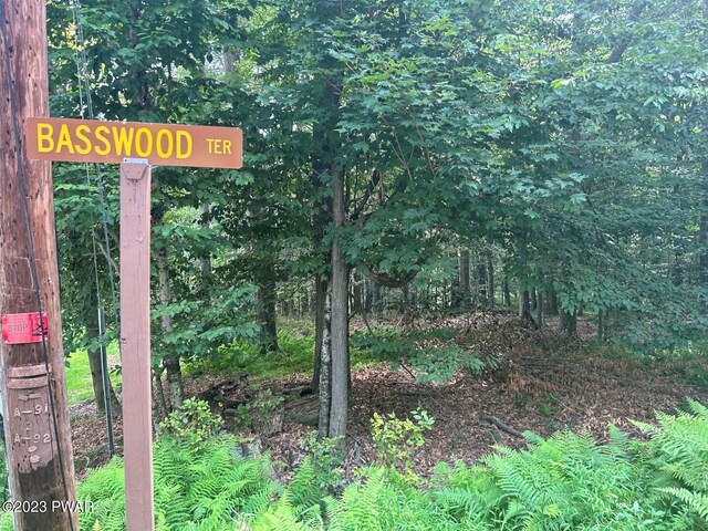 712 Basswood Ter, Greentown, PA 18426