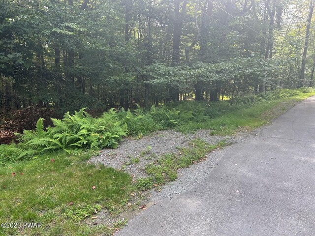 712 Basswood Ter, Greentown, PA 18426