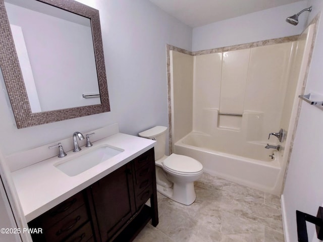 104 Radcliff Rd, Bushkill, PA 18324 - bathroom with vanity, toilet, and bathing tub / shower combination