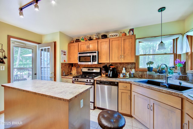 1419 Bear Dr, Bushkill, PA 18324 - kitchen with appliances with stainless steel finishes, backsplash, light countertops, and a kitchen island