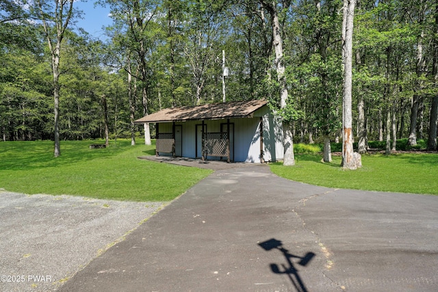 1419 Bear Dr, Bushkill, PA 18324 - view of outbuilding featuring driveway