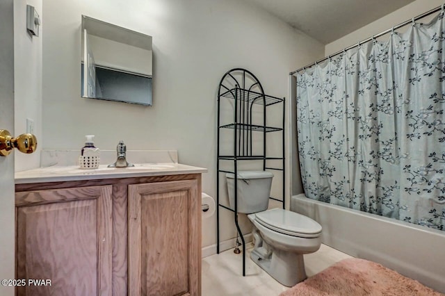 full bathroom with shower / tub combo with curtain, vanity, and toilet