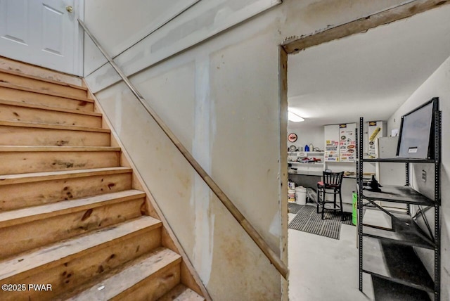 stairway featuring concrete flooring