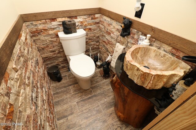 bathroom featuring toilet