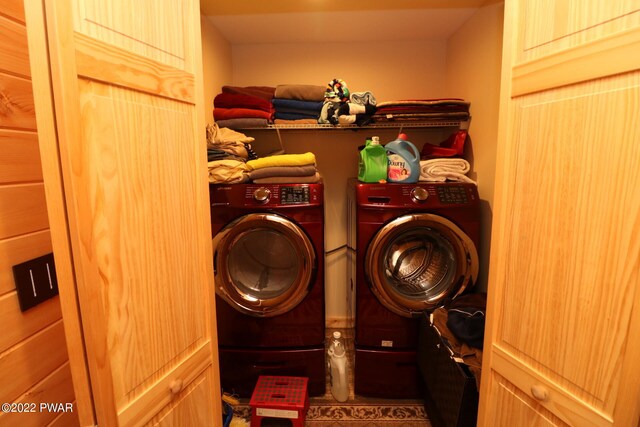 washroom with washing machine and dryer