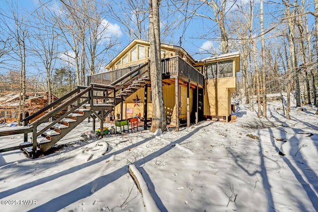 view of front facade featuring a deck