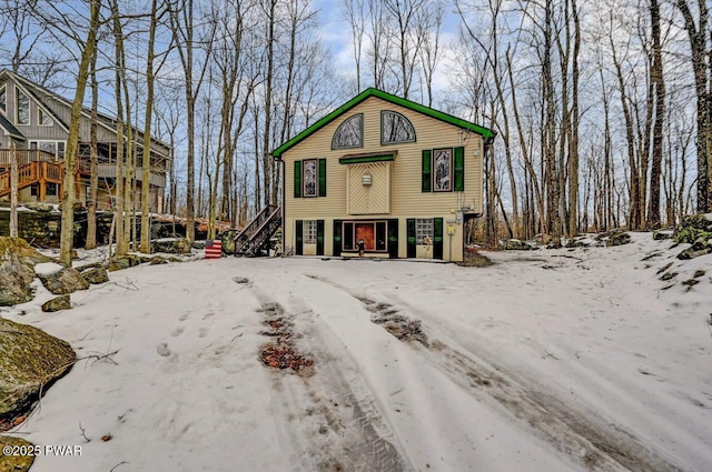 view of front of property