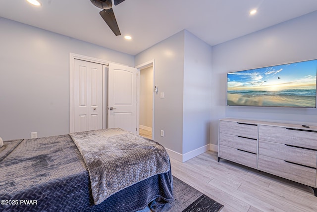 bedroom featuring ceiling fan, recessed lighting, baseboards, light wood-style floors, and a closet