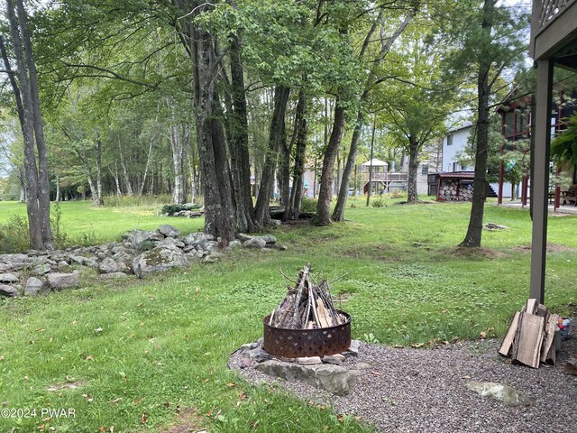 view of yard with a fire pit