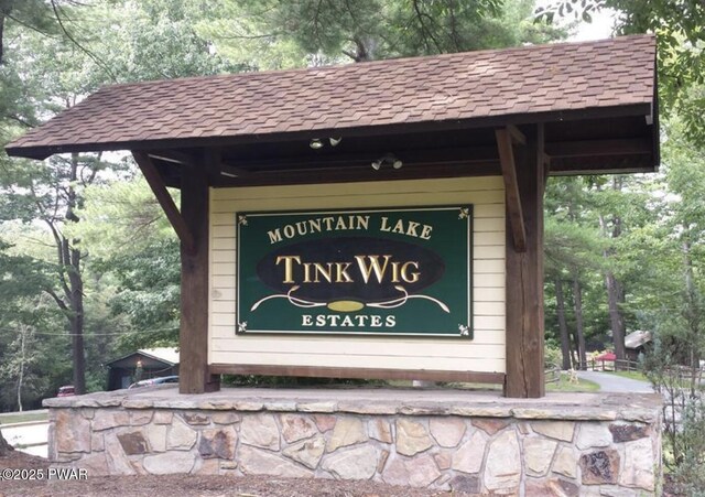 335 Westwood Ln, Hawley, PA 18428