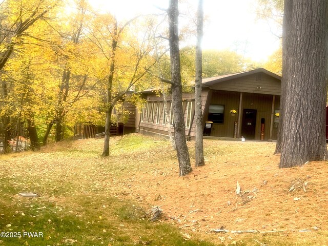 335 Westwood Ln, Hawley, PA 18428